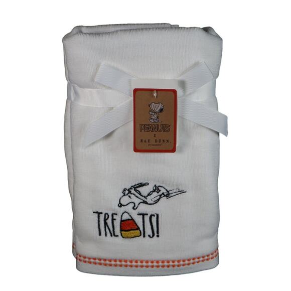 Rae Dunn Peanuts Snoopy TREATS Halloween Hand Towels - Picture 1 of 3